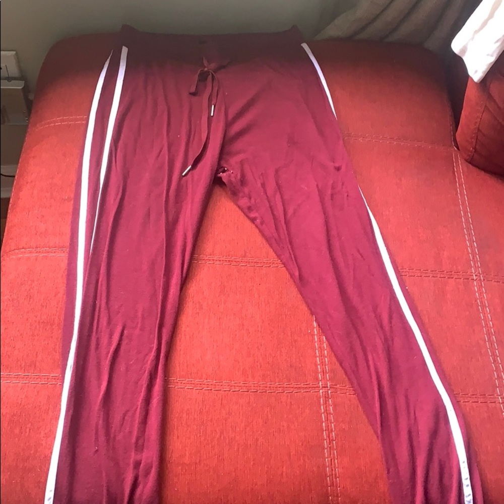 Cute burgundy jeggings